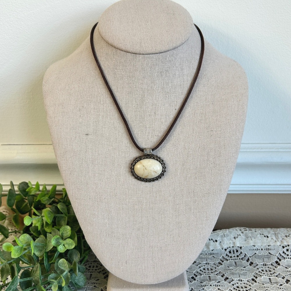 Vintage Southwestern Cream Stone Oval Pendant Necklace Brown Cord Silver Tone
